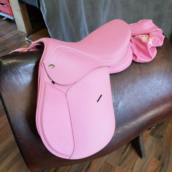 Produktfoto Tekna Club Sattel glatt rosa