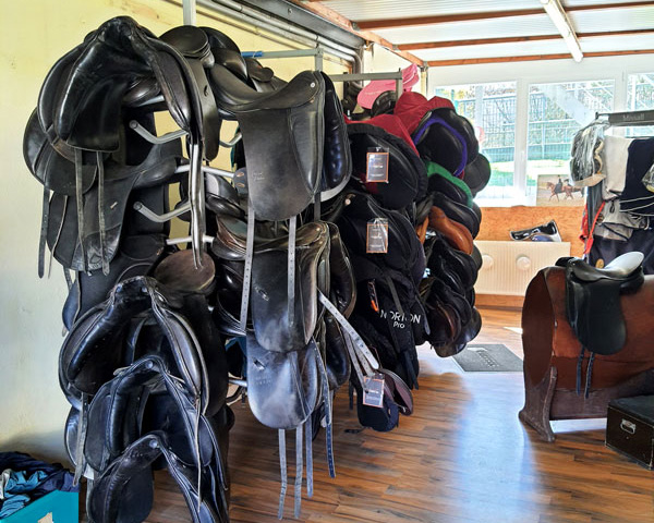 Blick in den Laden - Sättel